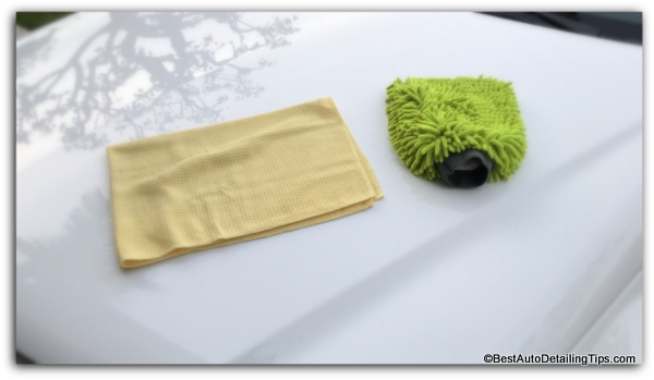 https://www.expert-mobile-car-detailing.com/images/micro-fiber-detailing-cloth-and-chenille-wash-mitt.jpg