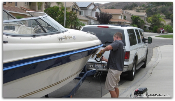 Polishing fiberglass boat before applying fiberglass wax